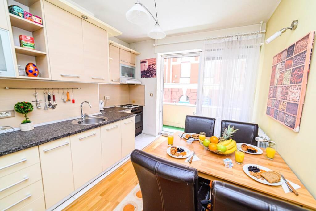 Cute And Cozy Studio With Cathedral View-Excellent Location Sarajevo Exterior photo