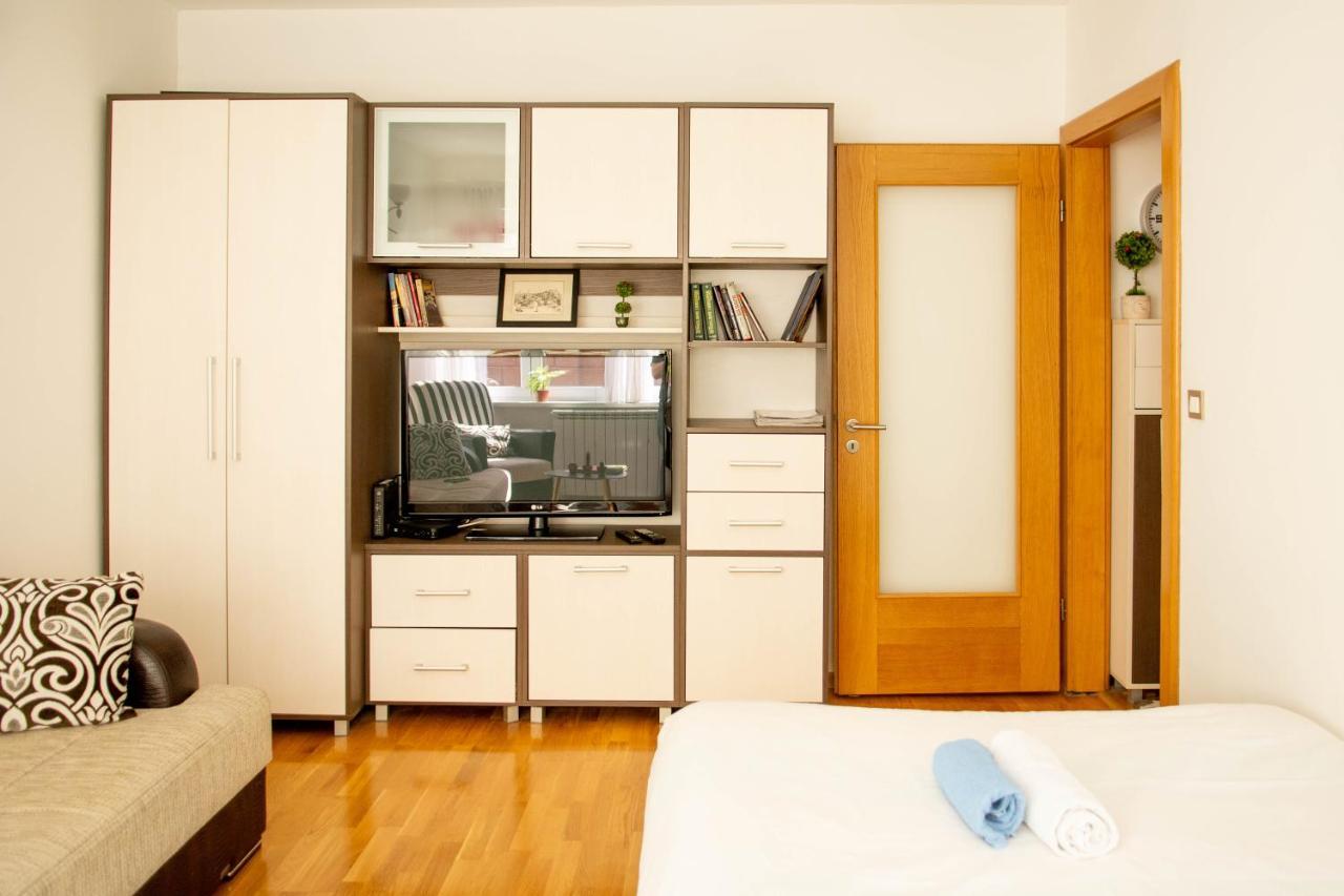 Cute And Cozy Studio With Cathedral View-Excellent Location Sarajevo Exterior photo